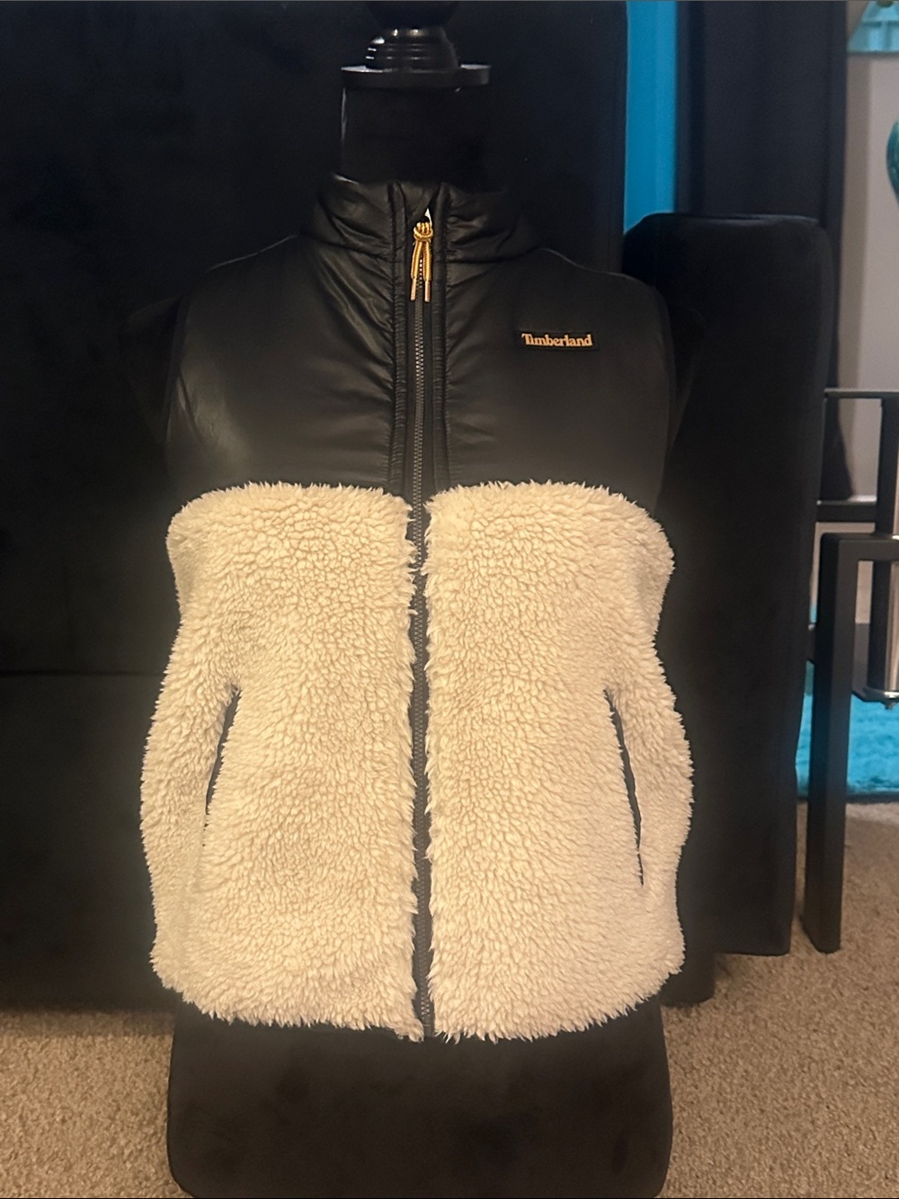 Timberland Black Puffer & Cream Sherpa Vest